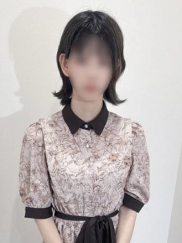 スピード梅田店（梅田 ホテヘル）のフードル嬢 なずな