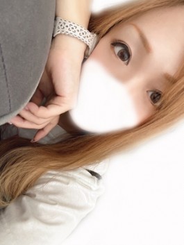 club さくら（日本橋 ホテヘル）のフードル嬢 みな