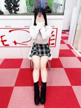 デリヘル 素人専門 コンテローゼ（大阪デリヘル デリヘル）のフードル嬢 くるみ