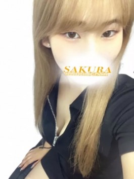 club さくら（日本橋 ホテヘル）のフードル嬢 りり