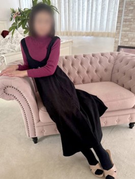 奥様の実話梅田店（梅田 人妻ホテヘル）のフードル嬢 すずは