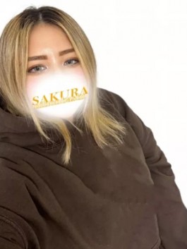 club さくら（日本橋 ホテヘル）のフードル嬢 ローラ