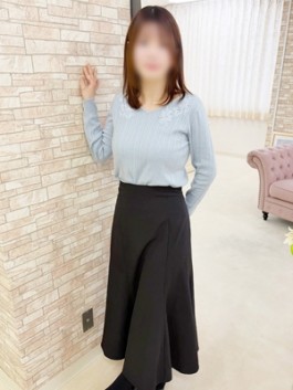 梅田アバンチュール(梅田 人妻ホテヘル)のフードル嬢 ひとみ