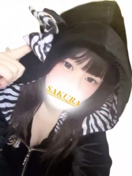 club さくら（日本橋 ホテヘル）のフードル嬢 りあ