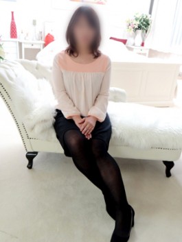 奥様の実話梅田店（梅田 人妻ホテヘル）のフードル嬢 なるみ